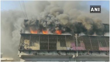 महाराष्ट्र: भिवंडी की एक बिल्डिंग में लगी भीषण आग, फायर ब्रिगेड की गाड़ियां मौके पर मौजूद