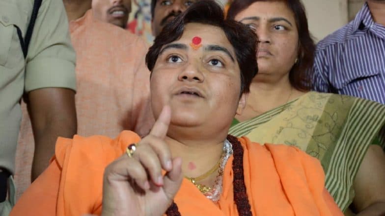 लोकसभा चुनाव 2019: सिंधी गानें पर जमकर नाची साध्वी प्रज्ञा सिंह, वीडियो वायरल लोकसभा चुनाव 2019: सिंधी गानें पर जमकर नाची साध्वी प्रज्ञा सिंह, वीडियो वायरल