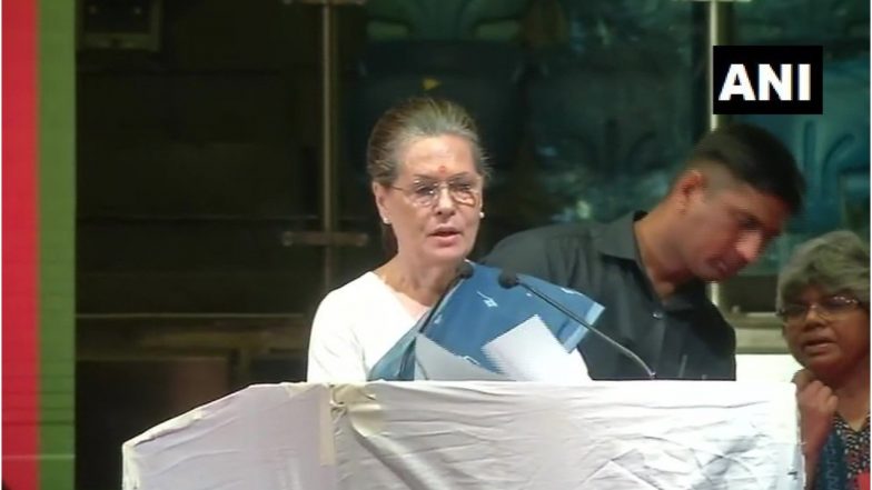 उत्तर प्रदेश : सोनिया गांधी और प्रियंका गांधी वाड्रा पहुंची रायबरेली, हर मुद्दे पर होगा मंथन