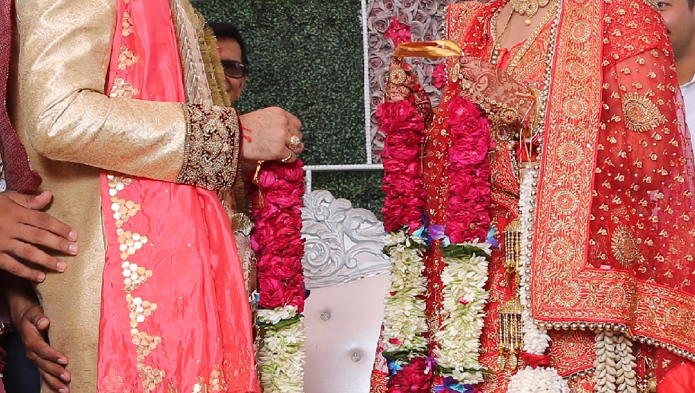 यूपी में पति की दूसरी शादी पर मंडप में पहुंचकर पहली पत्नी ने किया हंगामा