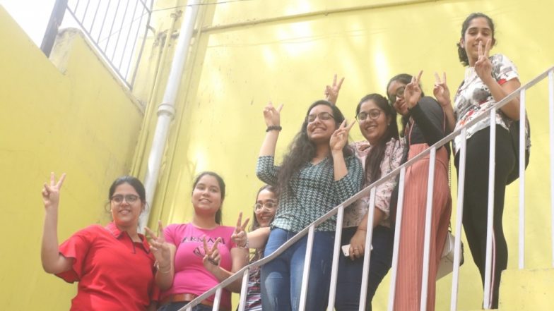 CBSE Board Result 2019: इंटरमीडिएट परीक्षा परिणाम हुए घोषित, लड़कियों ने मारी बाजी