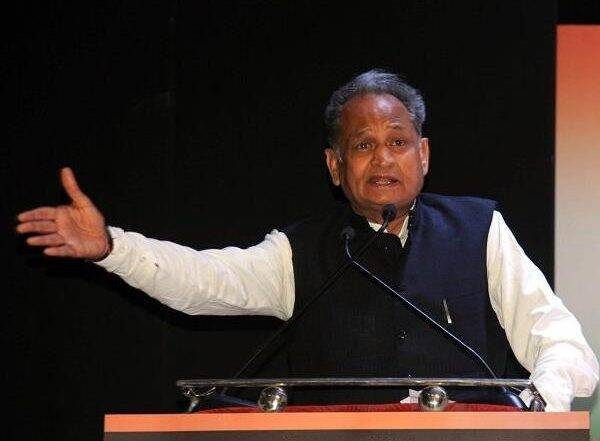 सीएम अशोक गहलोत का प्रधानमंत्री पर बड़ा आरोप, पीएम मोदी चुनाव जीतने के लिए अलवर गैंगरेप पर कर रहे हैं  राजनीति