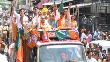 लोकसभा चुनाव 2019: बीजेपी प्रत्याशी मनोज तिवारी के रोड शो में सपना चौधरी और खेसारी लाल हुए शामिल