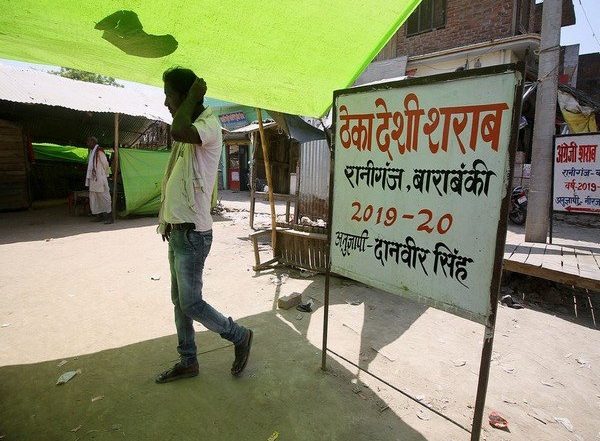बाराबंकी जहरीली शराब कांड: अब तक 16 लोगों की मौत, मृतकों के परिवार के लिए 2 लाख मुआवजे का ऐलान