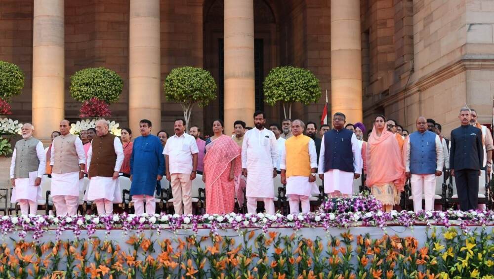 Modi Cabinet 2.0: जानें साल 2014 से कितना अलग है इस बार का मोदी कैबिनेट Modi Cabinet 2.0: जानें साल 2014 से कितना अलग है इस बार का मोदी कैबिनेट