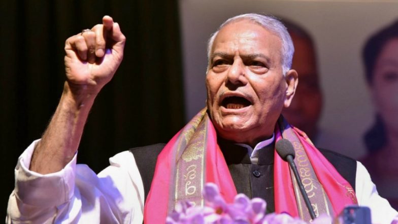 जम्मू-कश्मीर: यशवंत सिन्हा को मिली जाने की इजाजत, फारूक अब्दुल्ला सहित बाकि नजरबंद नेताओं से कर सकते हैं मुलाकात