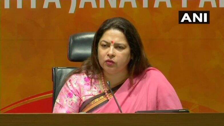 बीजेपी सांसद मीनाक्षी लेखी ने कहा- प्लास्टिक की बोतलें और गिलास छोड़ो, चुल्लू बनाकर पानी पीयो बीजेपी सांसद मीनाक्षी लेखी ने कहा- प्लास्टिक की बोतलें और गिलास छोड़ो, चुल्लू बनाकर पानी पीयो