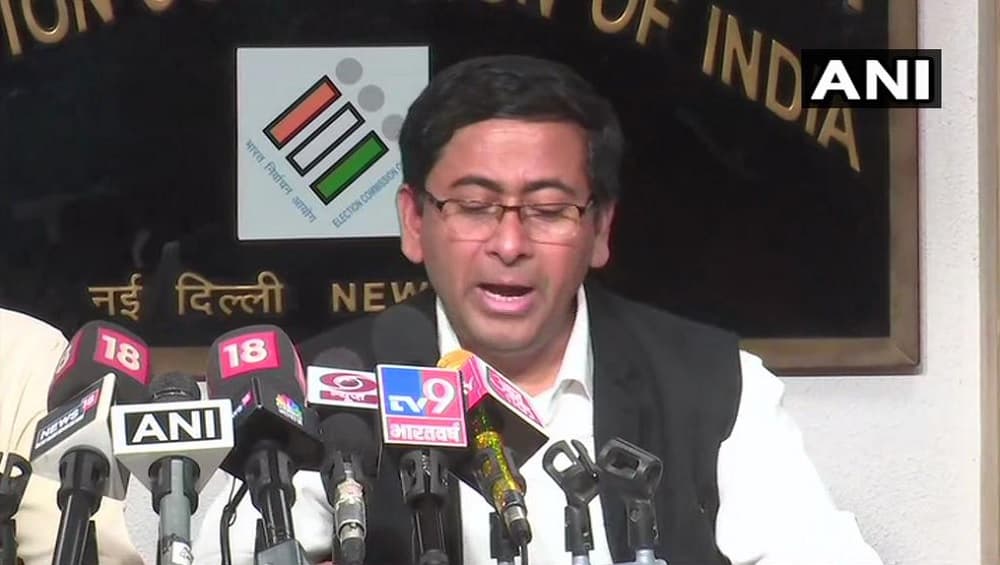 बंगाल में चुनाव आयोग का बड़ा फैसला, कल रात 10 बजे से चुनाव प्रचार पर रोक लगाई, कोलकाता पुलिस कमिश्नर को हटाया बंगाल में चुनाव आयोग का बड़ा फैसला, कल रात 10 बजे से चुनाव प्रचार पर रोक लगाई, कोलकाता पुलिस कमिश्नर को हटाया