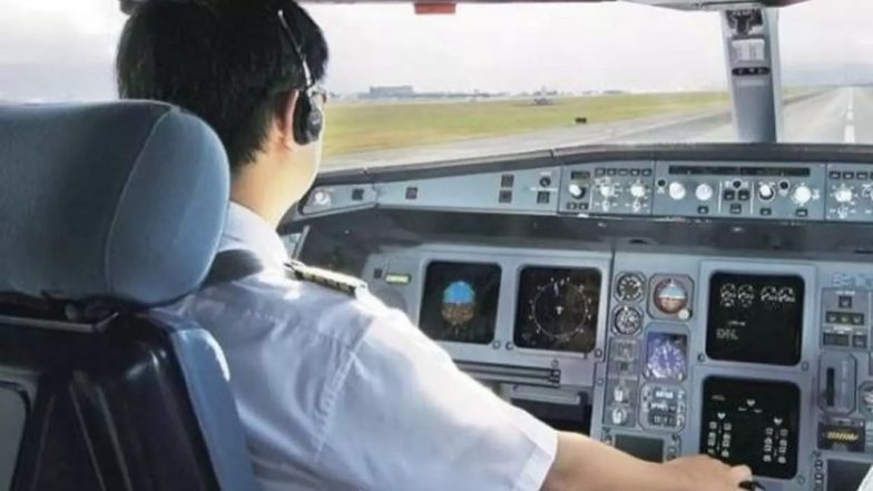 बेहोश पायलट के साथ 40 मिनट तक उड़ता रहा विमान