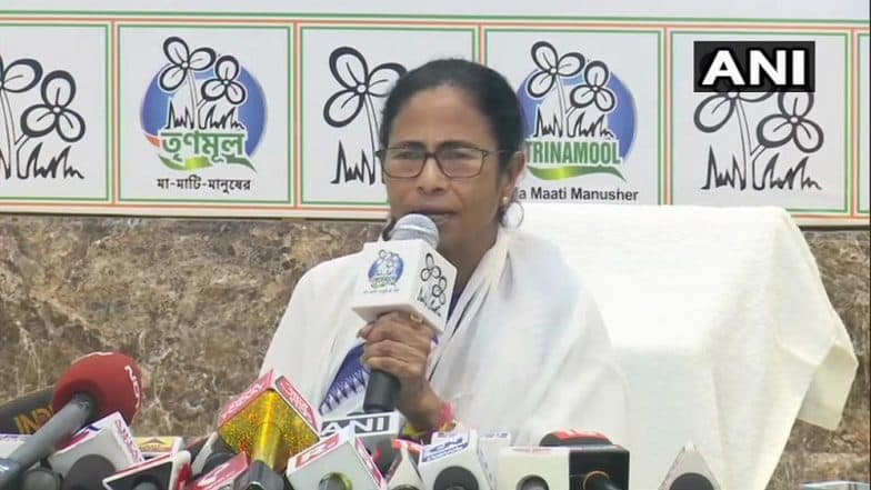 बंगाल में चुनाव प्रचार पर रोक लगाने पर भड़कीं ममता बनर्जी, कहा- 'EC का नहीं ये मोदी-शाह का है फैसला' बंगाल में चुनाव प्रचार पर रोक लगाने पर भड़कीं ममता बनर्जी, कहा- 'EC का नहीं ये मोदी-शाह का है फैसला'