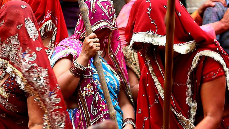 अब छोटी बच्चियों और महिलाओं का देश में नहीं होगा रेप? बाजार में आई सुपर संस्कारी साड़ी
