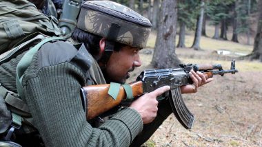 जम्मू-कश्मीर: त्राल में CRPF कैंप पर आतंकी हमला, सुरक्षाबलों और आतंकियों के बीच मुठभेड़ जारी