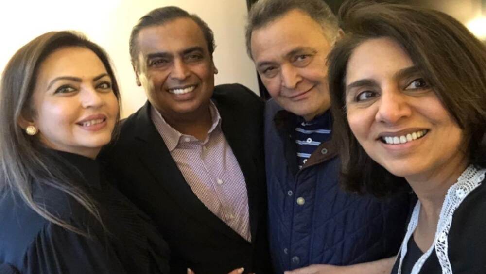 ऋषि कपूर का हालचाल पूछने पहुंचे मुकेश और नीता अंबानी, सोशल मीडिया पर शेयर की तस्वीर ऋषि कपूर का हालचाल पूछने पहुंचे मुकेश और नीता अंबानी, सोशल मीडिया पर शेयर की तस्वीर