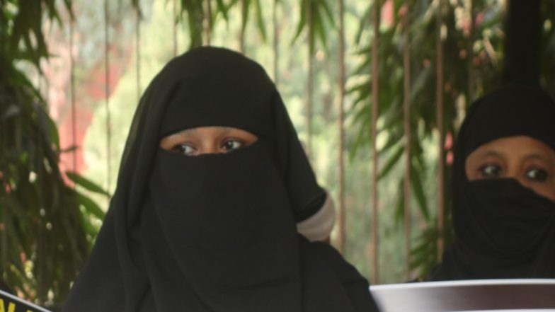 बुर्का पहने मुस्लिम महिलाओं को लखनऊ मेट्रो में प्रवेश से रोका गया