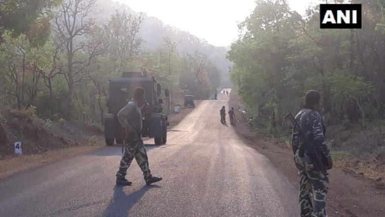 गढ़चिरौली: IED ब्लास्ट के एक दिन बाद नक्सलियों ने लगाए बैनर, सरकार को दी धमकी, सड़क निर्माण का किया विरोध