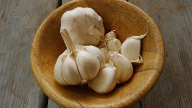 Health Benefits of Garlic: कच्चे लहसुन के सेवन से होते हैं ये 10 चमत्कारिक फायदे, जानकर हो जाएंगे हैरान