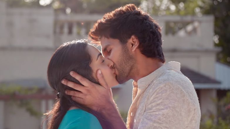 Kabir Singh Song Tujhe Kitna Chahne Lage: कियारा आडवाणी के प्यार में डूबे शाहिद कपूर, देखें वीडियो