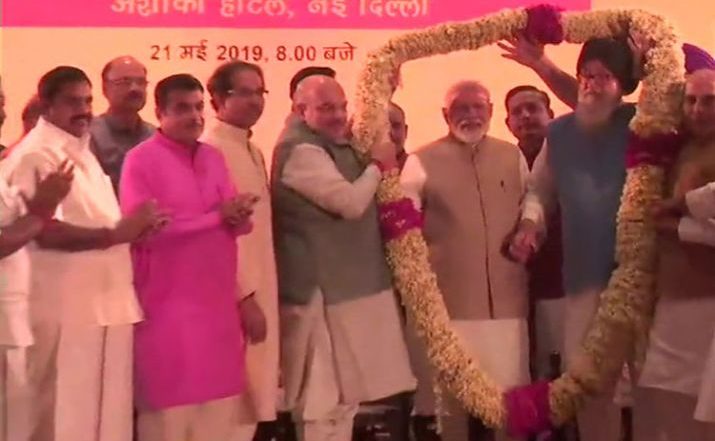 अमित शाह के रात्रिभोज में नीतीश और उद्धव समेत एनडीए के कई नेता शामिल, प्रधानमंत्री मोदी भी रहे मौजूद