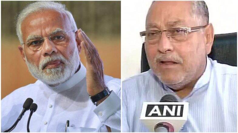 पीएम के भाई प्रहलाद मोदी पुलिस एस्कॉर्ट नहीं मिलने से हुए नाराज, थाने के बाहर धरने पर बैठे पीएम के भाई प्रहलाद मोदी पुलिस एस्कॉर्ट नहीं मिलने से हुए नाराज, थाने के बाहर धरने पर बैठे