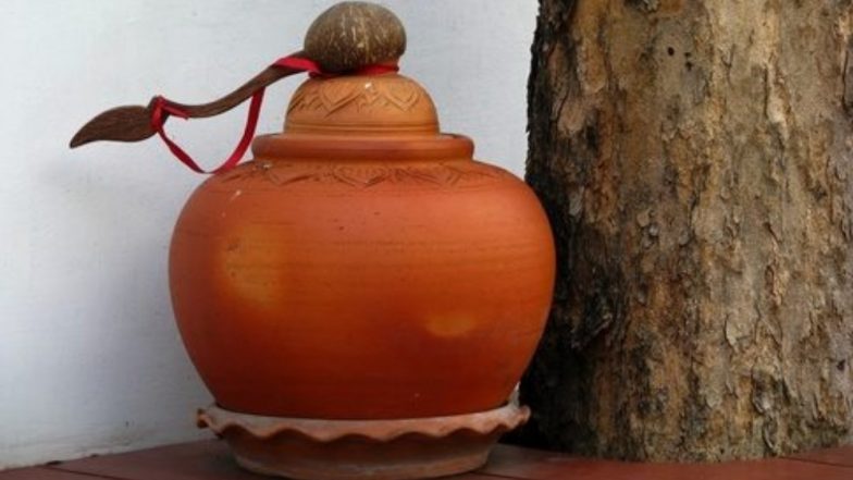 गर्मियों में सेहत के लिए अमृत के समान है मटके का पानी, जानिए इसके हैरान करने वाले फायदे