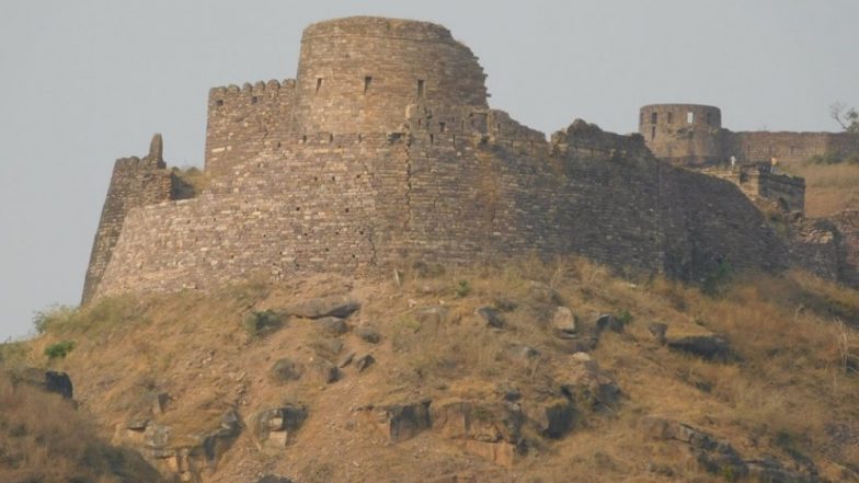 भोपाल से 50 किमी दूरी पर स्थित इस किले में आज भी मौजूद है पारस पत्थर, जिसके स्पर्श से लोहा भी बन जाता है सोना