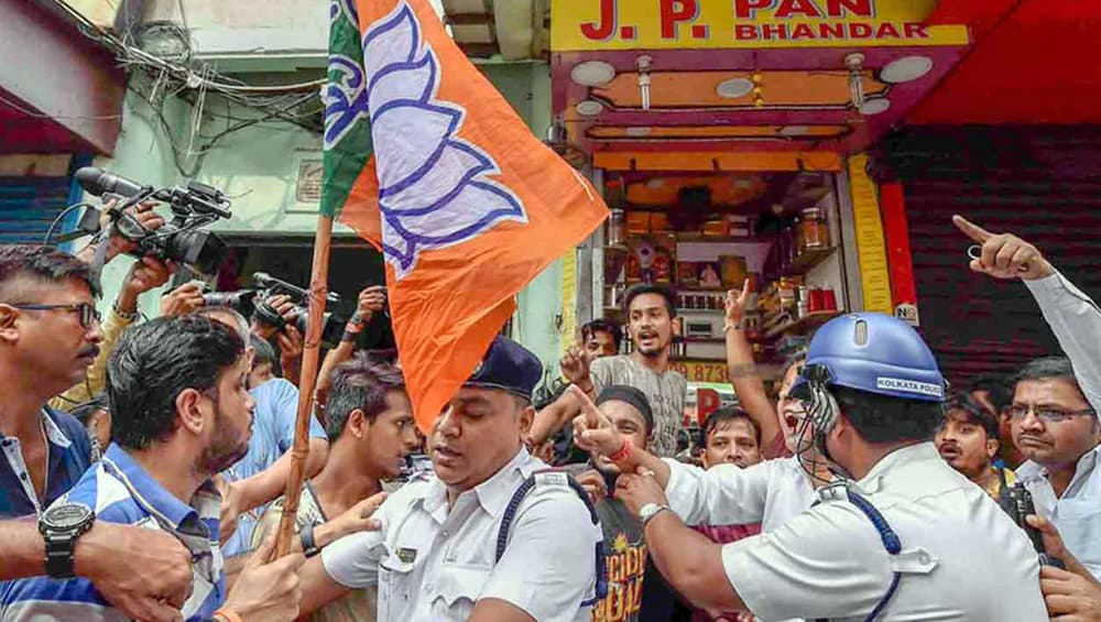 राज्य सरकार ने बंगाल में हो रहे हिंसा पर केन्द्र से किया परामर्श, कहा- नियंत्रण में स्थिति राज्य सरकार ने बंगाल में हो रहे हिंसा पर केन्द्र से किया परामर्श, कहा- नियंत्रण में स्थिति