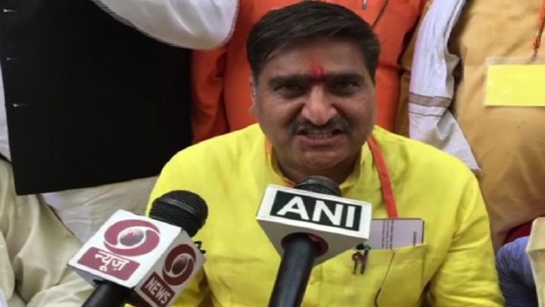 बीजेपी सांसद सतीश गौतम के बिगड़े बोल, कहा- मेरा पहला AMU में लगे जिन्ना के चित्र को पाकिस्तान भिजवाना होगा