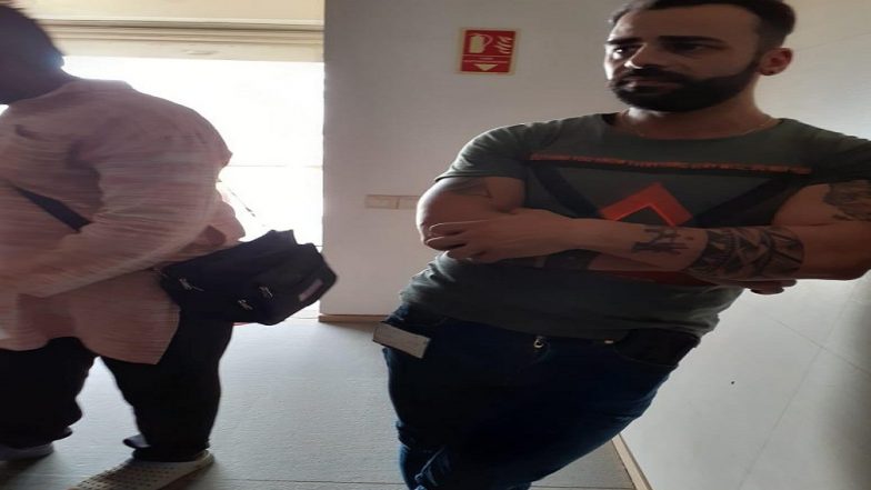 गुड़गांव में इराकी नागरिक ने दो मासूम कुत्तों को 8वीं मंजिल से नीचे फेंका, आरोपी  गिरफ्तार