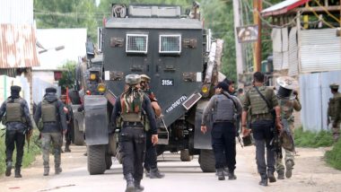 जम्मू कश्मीर: पुलवामा में सेना के काफिले पर IED से हमला, 4 जवान घायल