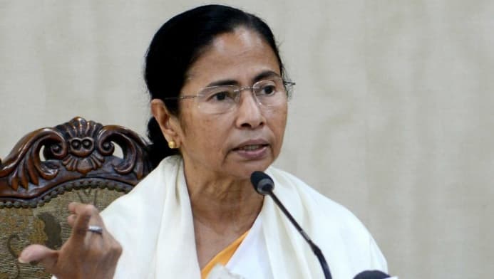 पश्चिम बंगाल के सवर्णों को ममता सरकार का तोहफा, सरकारी नौकरी और शिक्षा में मिलेगा 10 फीसदी आरक्षण पश्चिम बंगाल के सवर्णों को ममता सरकार का तोहफा, सरकारी नौकरी और शिक्षा में मिलेगा 10 फीसदी आरक्षण