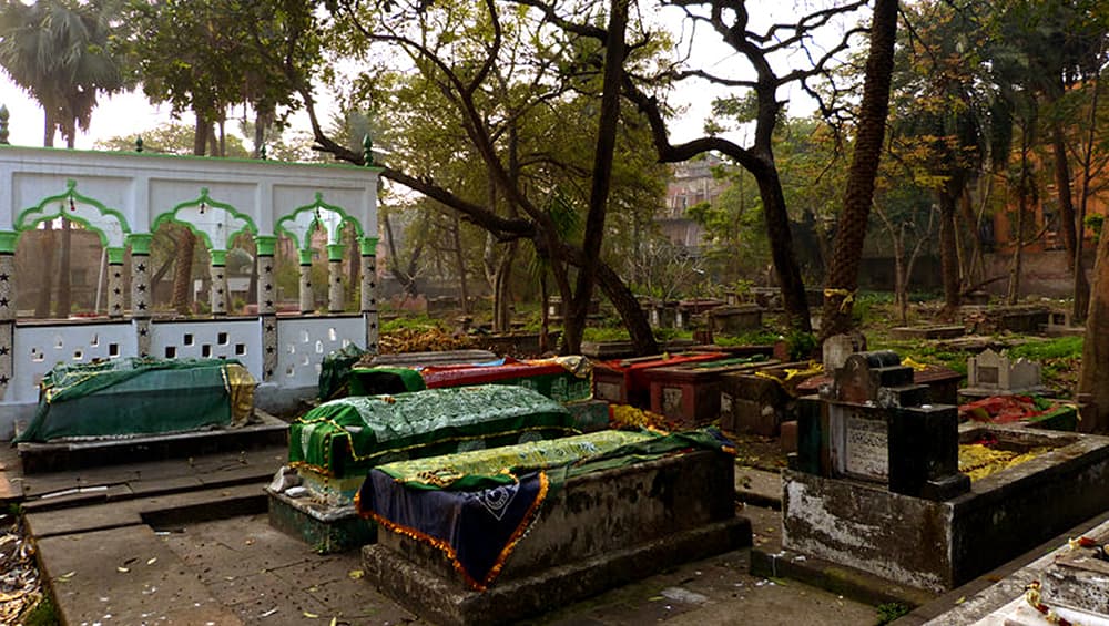 हिंदू-मुस्लिम भाईचारे की अनोखी मिसाल, अयोध्या में कब्रिस्तान बनाने के लिए दान की जमीन हिंदू-मुस्लिम भाईचारे की अनोखी मिसाल, अयोध्या में कब्रिस्तान बनाने के लिए दान की जमीन