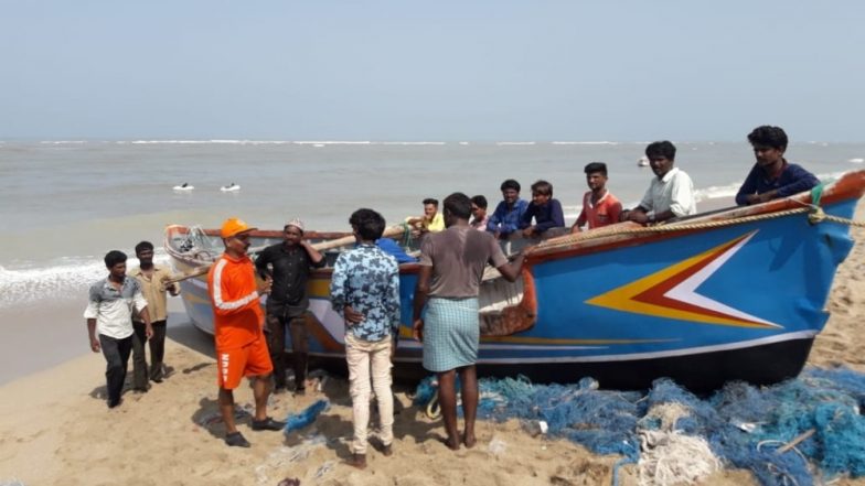 Cyclone Vayu: तूफान वायु के पहले अलर्ट पर तीनों सेनाएं, 1.5 लाख से ज्यादा लोग सुरक्षित जगहों पर पहुंचाए गए