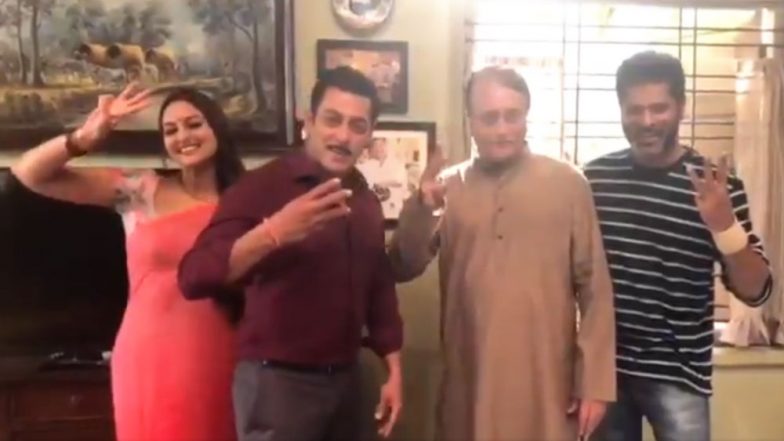 Dabangg 3: सलमान खान के पिता का किरदार निभाएंगे विनोद खन्ना के भाई प्रमोद खन्ना, भाईजान ने इस तरह कराया इंट्रोड्यूस, देखें वीडियो