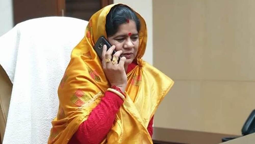 रेप की घटनाओं पर बोलीं कमलनाथ सरकार में मंत्री इमरती देवी, ऐसे आरोपियों को बीच चौराहे पर खड़ा करके हाथ-पैर और नाक-कान काट देना चाहिए रेप की घटनाओं पर बोलीं कमलनाथ सरकार में मंत्री इमरती देवी, ऐसे आरोपियों को बीच चौराहे पर खड़ा करके हाथ-पैर और नाक-कान काट देना चाहिए