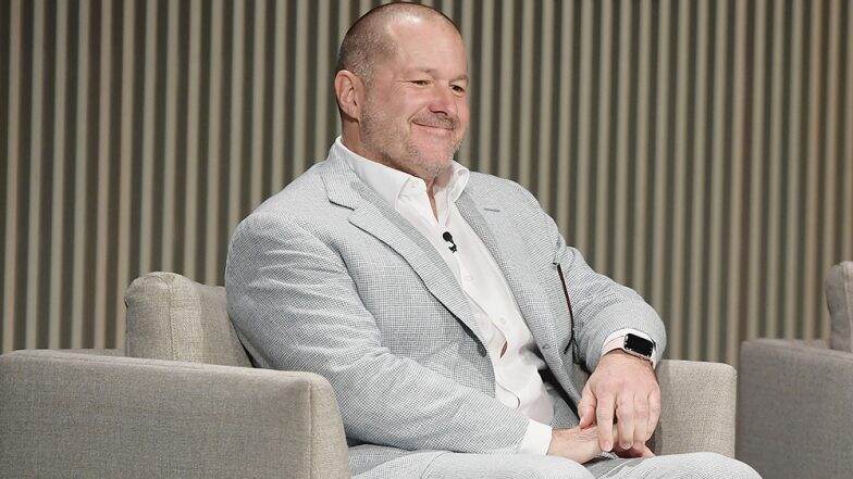 ऐपल के चीफ डिजाइन ऑफिसर Jonathan Ive ने दिया इस्तीफा, कंपनी को 9 बिलियन डॉलर का हुआ घाटा ऐपल के चीफ डिजाइन ऑफिसर Jonathan Ive ने दिया इस्तीफा, कंपनी को 9 बिलियन डॉलर का हुआ घाटा