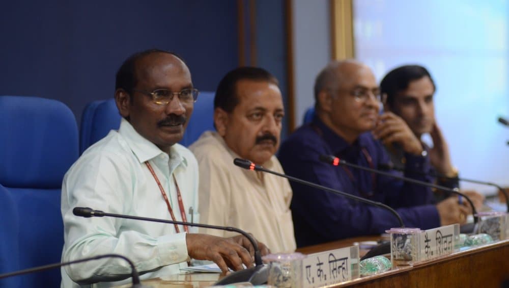 भारत 2020 में लॉन्च करेंगा सौर मिशन, इसरो प्रमुख ने कहा- 'आदित्य एल-1' के जरिए किया जाएगा सूर्य का अध्ययन भारत 2020 में लॉन्च करेंगा सौर मिशन, इसरो प्रमुख ने कहा- 'आदित्य एल-1' के जरिए किया जाएगा सूर्य का अध्ययन