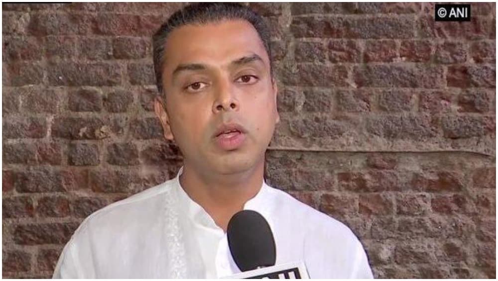 दिल्ली में हार के बाद कांग्रेस में रार, मिलिंद देवरा ने दिया अजय माकन को करारा जवाब दिल्ली में हार के बाद कांग्रेस में रार, मिलिंद देवरा ने दिया अजय माकन को करारा जवाब