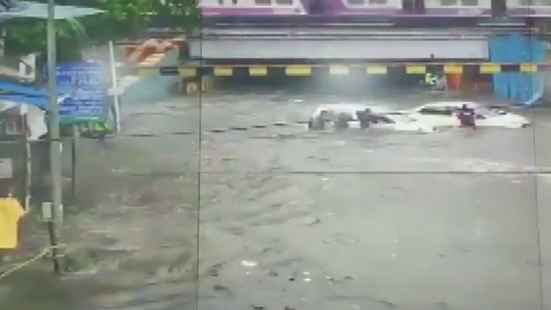 मुंबई में भारी बारिश के कारण 4 लोगों की मौत