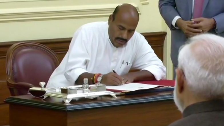 सांसद वीरेंद्र कुमार ने ली प्रोटेम स्पीकर की शपथ, 17वीं लोकसभा का पहला सत्र आज से