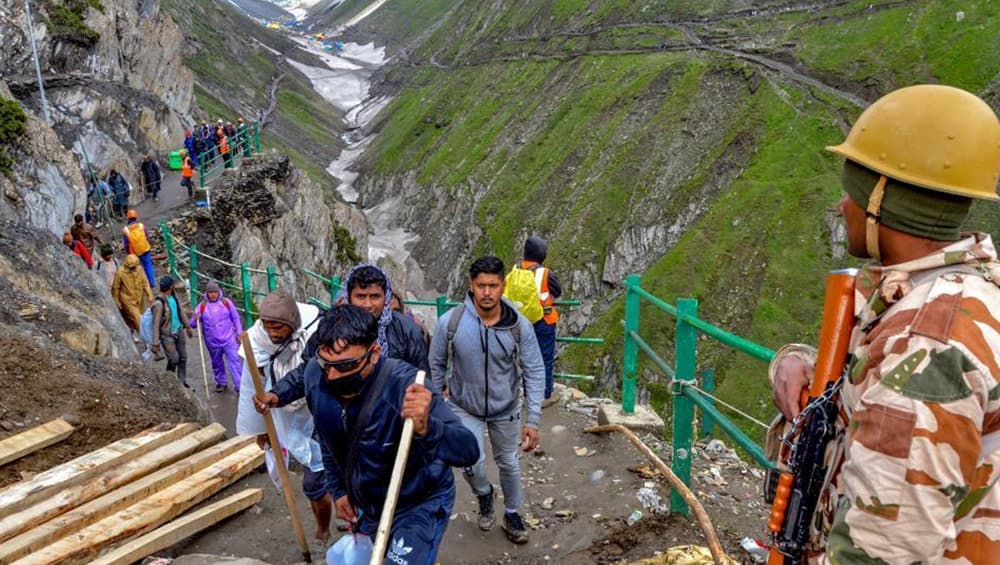 अमरनाथ यात्रा पर मंडरा रहा आतंकी खतरा, सुरक्षाबलों पर हमले का स्पेसिफिक अलर्ट- पहाड़ों पर जैश के आंतकियों के छिपे होने की खबर अमरनाथ यात्रा पर मंडरा रहा आतंकी खतरा, सुरक्षाबलों पर हमले का स्पेसिफिक अलर्ट- पहाड़ों पर जैश के आंतकियों के छिपे होने की खबर