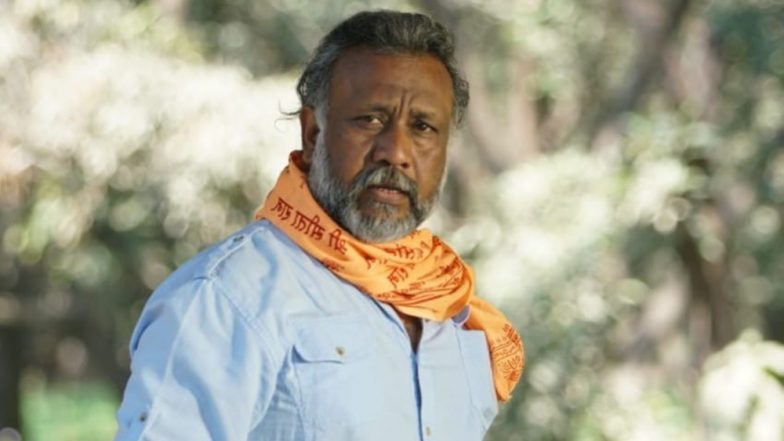 अनुभव सिन्हा ने यूपी के कोरोना योद्धाओं को दिए फेस शील्ड