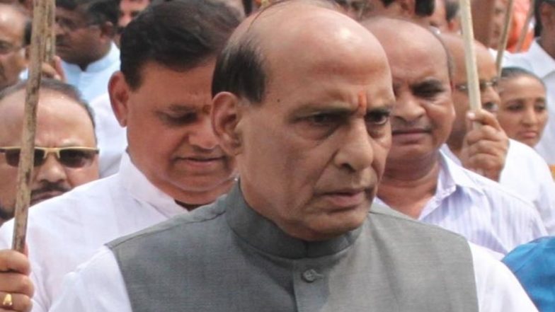 रक्षा मंत्री राजनाथ सिंह ने AN-32 हादसे में मारे गए वायुसेना कर्मियों को अर्पित की श्रद्धांजलि