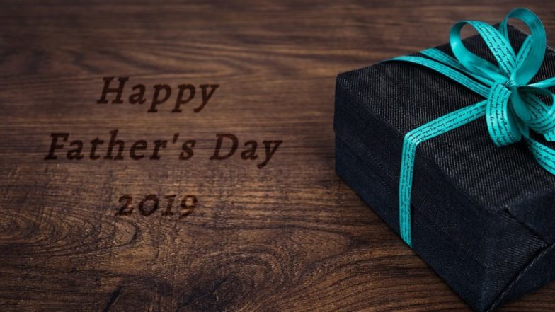 Father's Day 2019 Gift Ideas: फादर्स डे पर अपने पिता को दें प्यार भरा सरप्राइज, इस दिन को खास बना देंगे ये शानदार गिफ्ट आइडियाज