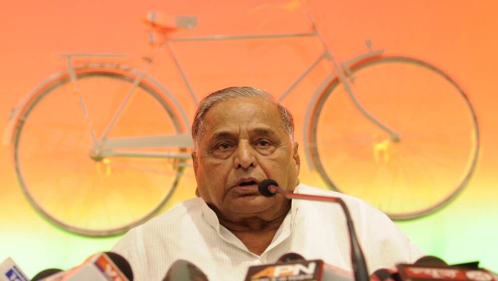 उत्तर प्रदेश: एसपी संरक्षक और पूर्व सीएम मुलायम सिंह यादव से बीजेपी सरकार वापस लेगी मर्सिडीज कार उत्तर प्रदेश: एसपी संरक्षक और पूर्व सीएम मुलायम सिंह यादव से बीजेपी सरकार वापस लेगी मर्सिडीज कार