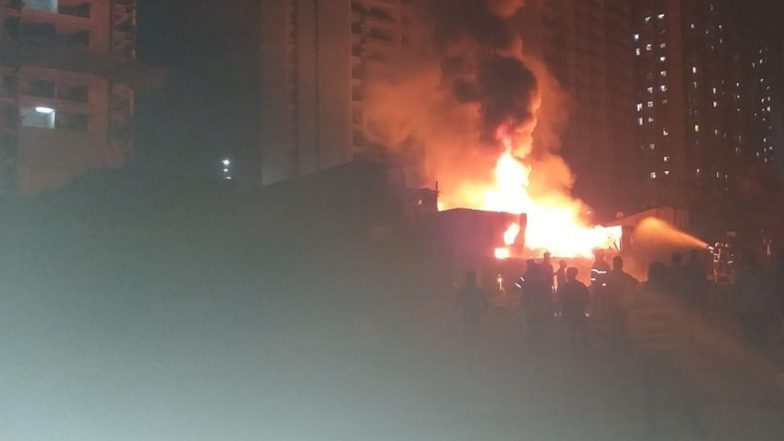 मुंबई के जोगेश्वरी इलाके में लगी भयंकर आग, मौके पर फायर ब्रिगेड की कई गाड़ियां मौजूद