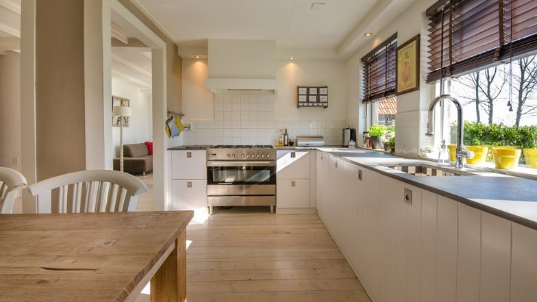 Vastu Tips: घर की उत्तर-पूर्व दिशा में न बनवाएं ये चीजें, इससे जीवन में आती है आर्थिक परेशानियां
