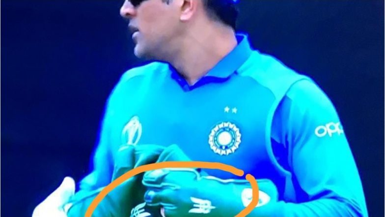ICC Cricket World Cup 2019: ग्लव्स पर भारतीय सेना का 'बलिदान' बैज लगाकर खेले एमएस धोनी, फैन्स ने जमकर की तारीफ
