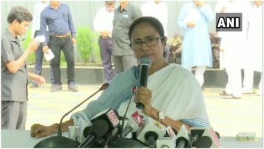 पश्चिम बंगाल: सीएम ममता बनर्जी ने दुर्गा पूजा आयोजकों की शीर्ष संस्था को टैक्स नोटिस दिए जाने पर की बीजेपी की निंदा