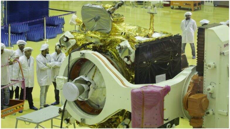 Chandrayaan 2: इसरो ने दिखाई चंद्रयान-2 की पहली झलक, जुलाई में होगा लॉन्च Chandrayaan 2: इसरो ने दिखाई चंद्रयान-2 की पहली झलक, जुलाई में होगा लॉन्च