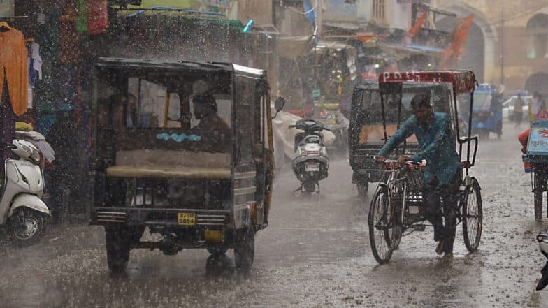 दिल्ली-NCR में झमाझम बारिश से मौसम हुआ सुहाना, इन राज्यों के लिए मौसम विभाग ने जारी किया अलर्ट दिल्ली-NCR में झमाझम बारिश से मौसम हुआ सुहाना, इन राज्यों के लिए मौसम विभाग ने जारी किया अलर्ट